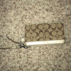 Coach Bags - Coach wristlet Coach Bags - Coach wristlet